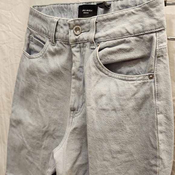 Boutique 1861 | Light Wash Denim | Tapered Highrise, Barrel Leg Jeans - Picture 7 of 7